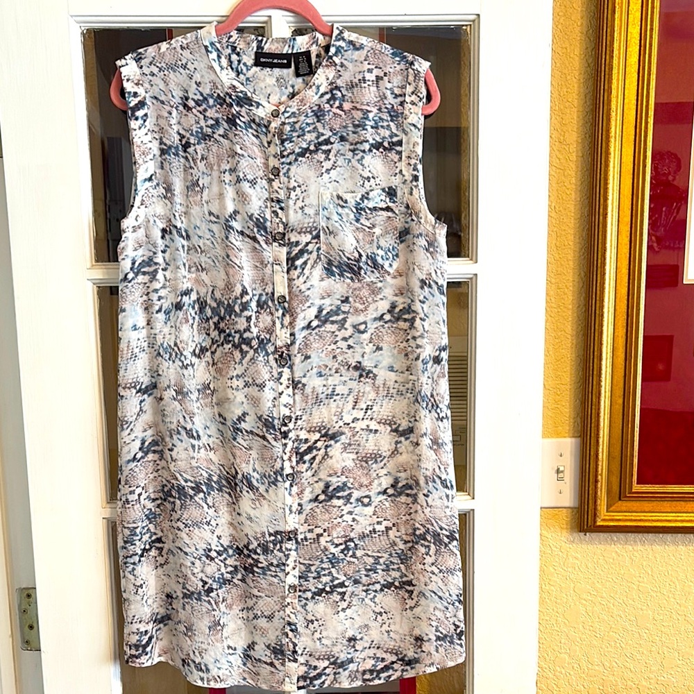 Dkny Gray and White Sleeveless Button Down Shirt